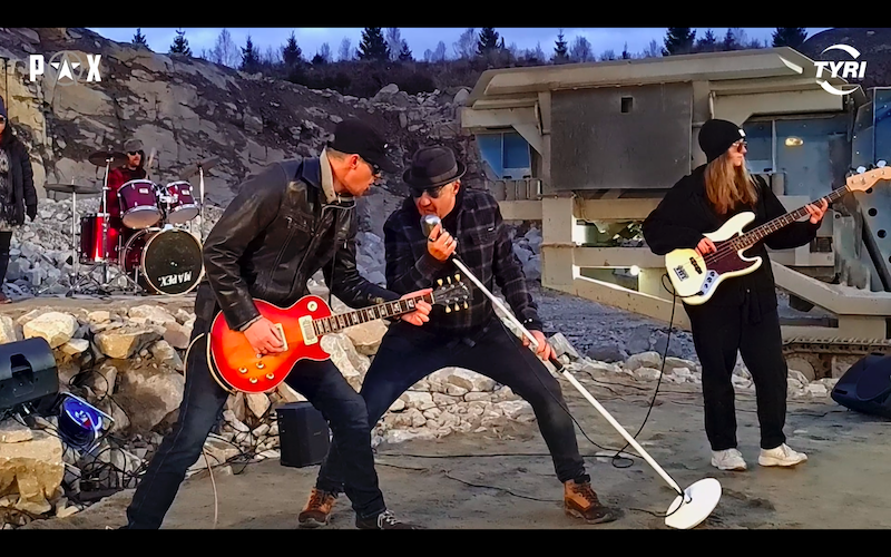 PeO & Christian in Rock Video